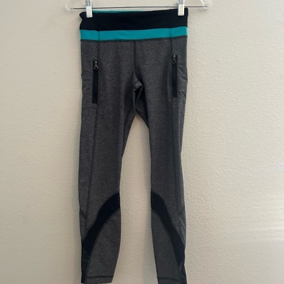Lululemon Gray Teal Black Mesh Athleisure Leggings
Zip Pockets Size 4 - Picture 3 of 13